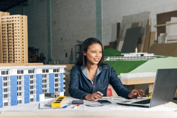 smiling-african-american-lady-with-laptop-model-building